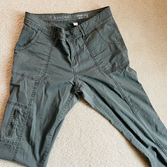 Sliming Cargo Pants w/flare bottoms - Picture 4 of 6